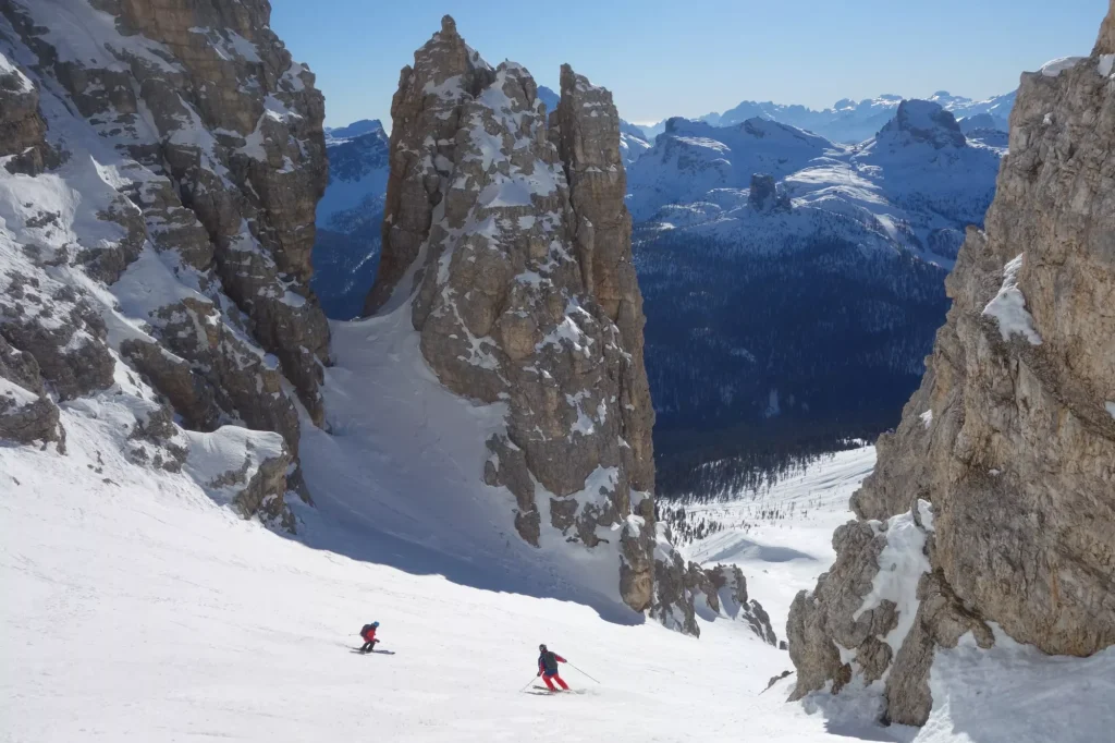 Off piste skiing in the dolomites Freeride ski canale di colonna and bus de tofana cortina d’ ampezzo italy dolomites free ski